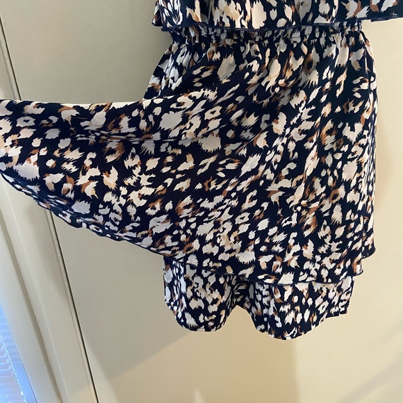 Beautifully designed romper with flowy layers looking like a dress. - Picture 4 of 5